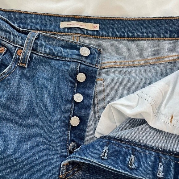 Levi's Premium Wedgie Straight Jeans Size 32 Button Fly - Picture 3 of 7